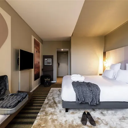 Отель Mercure Grenoble Мелан